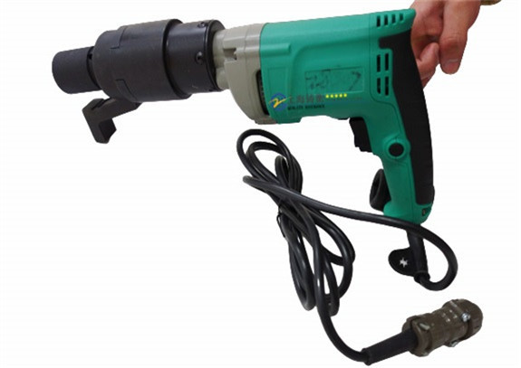 鎖緊高強(qiáng)度螺栓的電動扭矩扳手