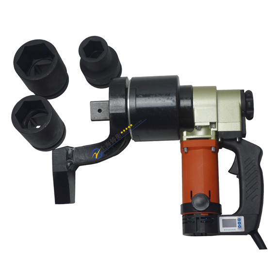 鎖緊高強(qiáng)度螺栓的電動扭矩扳手